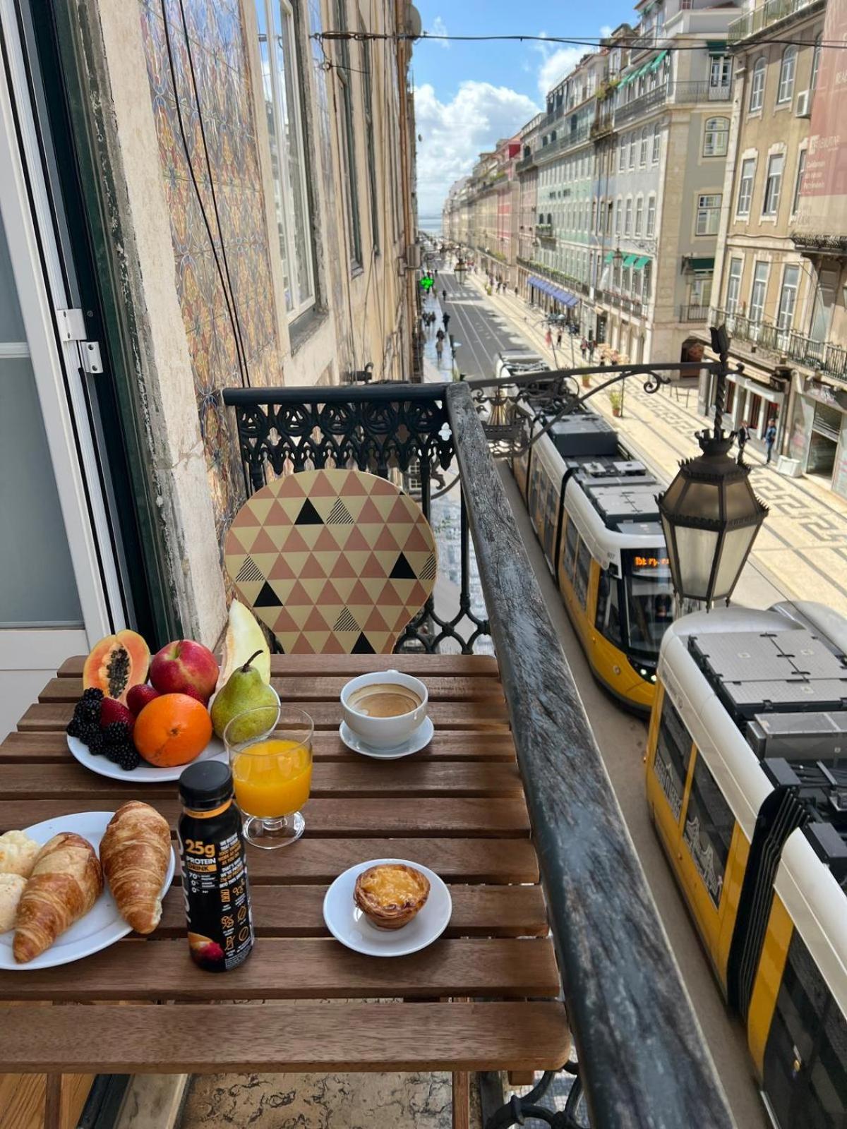 Suite No Chiado Baixa De Lisboa - Em Apartamento Partilhado Exterior foto